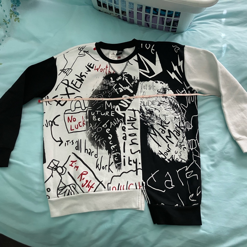 NWOT Her Universe Disney Parks Cruella Sweatshirt